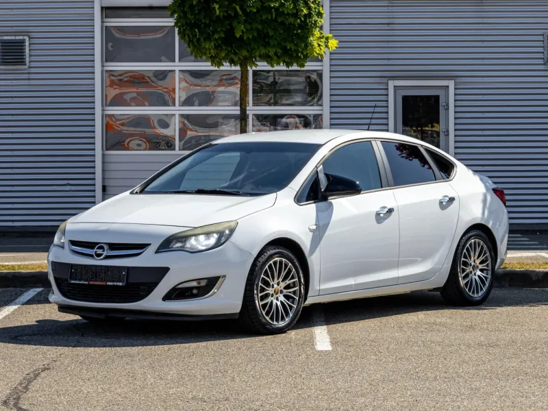 Opel Astra 2012